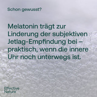 Effective Nature Infografik: Melatonin und Jetlag – dunkeltürkiser Text auf hellem Hintergrund mit Seifenblasen-Motiv