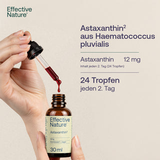 Effective Nature Astaxanthin Tropfen 30ml in Braunglasflasche, Hand hält Pipette mit roter Flüssigkeit, 12mg, vegan